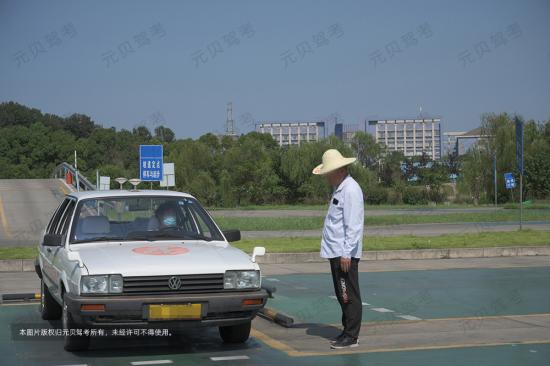 驾校报名费一般多少钱啊(考驾照费用明细) 驾校报名费一般多少钱啊(考驾照费用明细)
