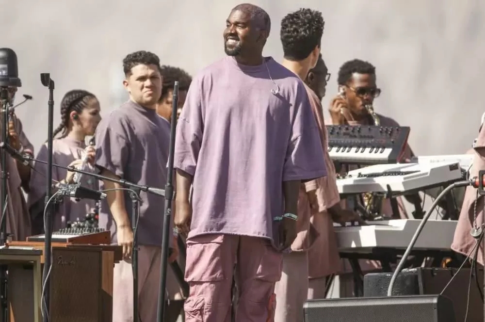 侃爷靠“椰子鞋”年赚10亿美金,却被商标申请难倒了? 侃爷靠“椰子鞋”年赚10亿美金,却被商标申请难倒了?