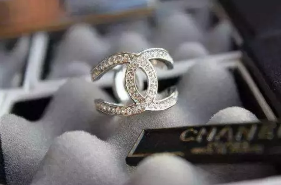 香奈儿在华碰壁,“双C”logo商标维权失败,还能忍? 香奈儿在华碰壁,“双C”logo商标维权失败,还能忍?