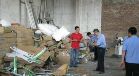 网购名牌硒鼓买成“防伪”商标 厂房内藏制假窝点 网购名牌硒鼓买成“防伪”商标 厂房内藏制假窝点