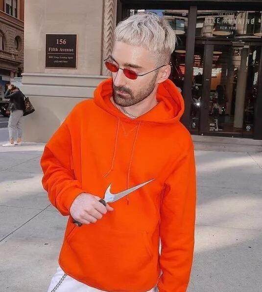 炫酷又危险，被做成武器的大牌商标设计！