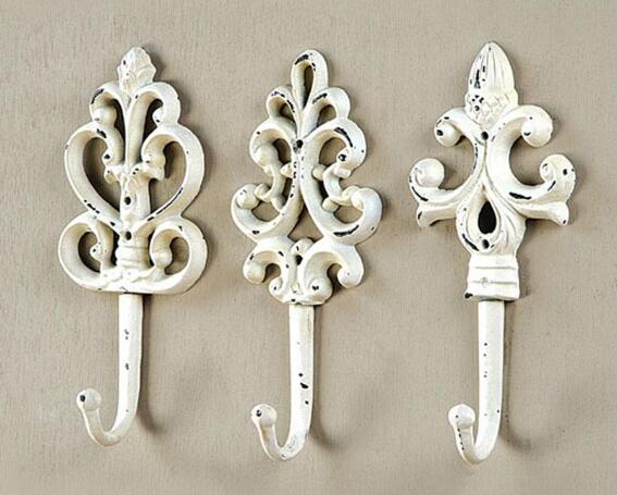 金属挂钩商标属于第几类？