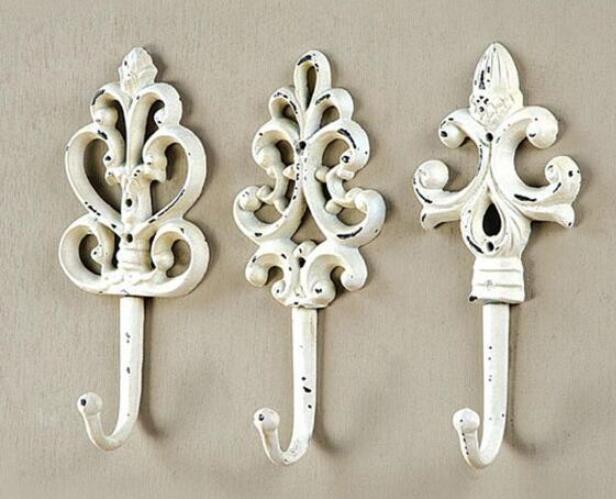 金属挂钩商标属于第几类？