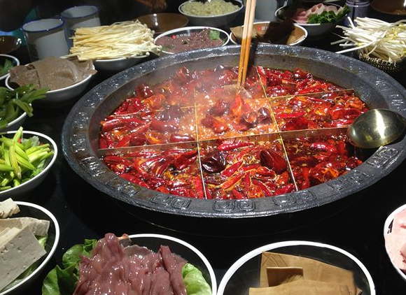 济南两家火锅陷商标争议 品牌都叫 “川西坝子”