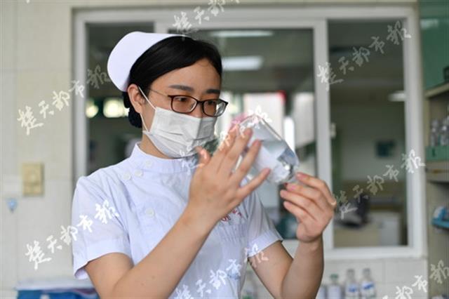 三年拿到17个发明专利，“护士发明家” 走上武大讲台