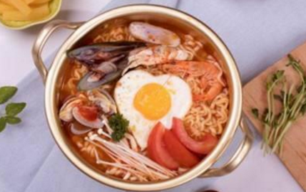 加盟网红“泡面小食堂”却没有商标? 加盟网红“泡面小食堂”却没有商标?