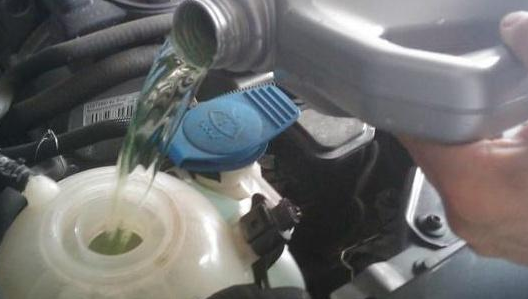 假冒的防冻液对发动机的危害有多大?怎么来辨别真伪呢? 假冒的防冻液对发动机的危害有多大?怎么来辨别真伪呢?