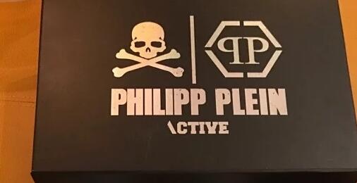 耐克和阿迪达斯分庭抗礼的时代已过去，如今是