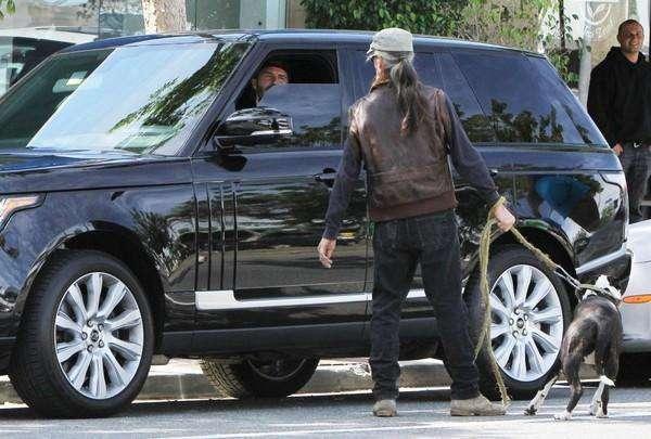 以“动物”为标志的汽车,路上见到记得避让,碰坏了卖车也赔不起